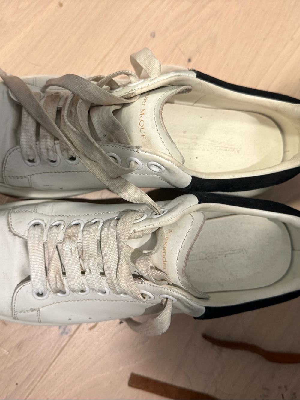 Alexander McQueen White Leather Low-Top Sneakers - Picture 3 of 4